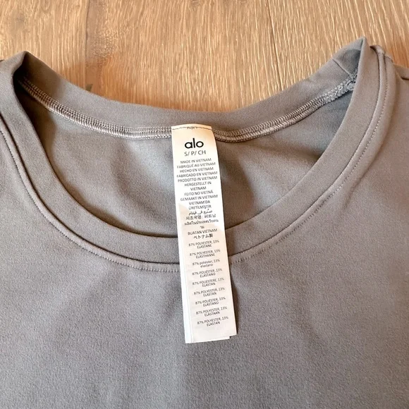 NWT 🌟 ALO Yoga alosoft crop finesse Short Sleeve Top - Picture 6 of 7